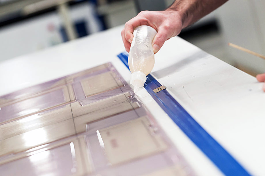 We manufacture flexo clichés using the latest technologies